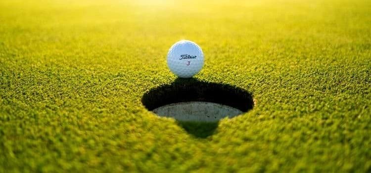 How wide is a golf hole? Golf hole size – Diameter